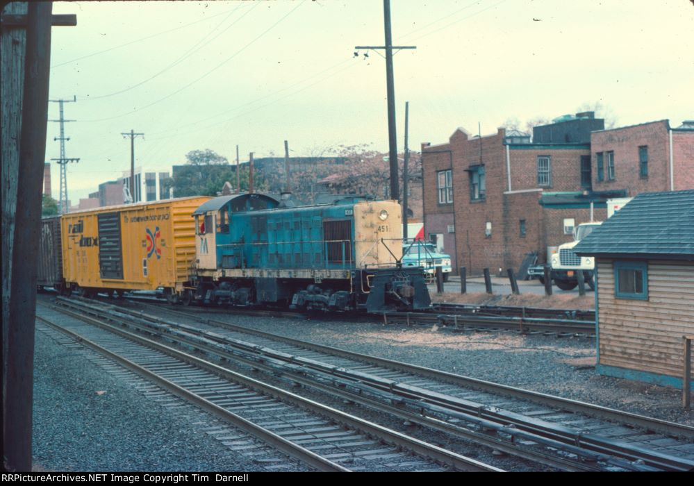 LI 451 makes a rare run up the Oyster Bay branch